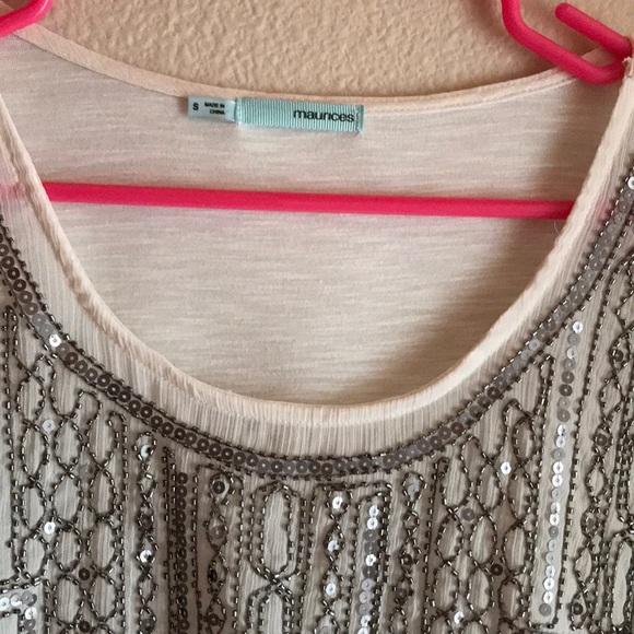 Bead pattern flowy top - Picture 3 of 8